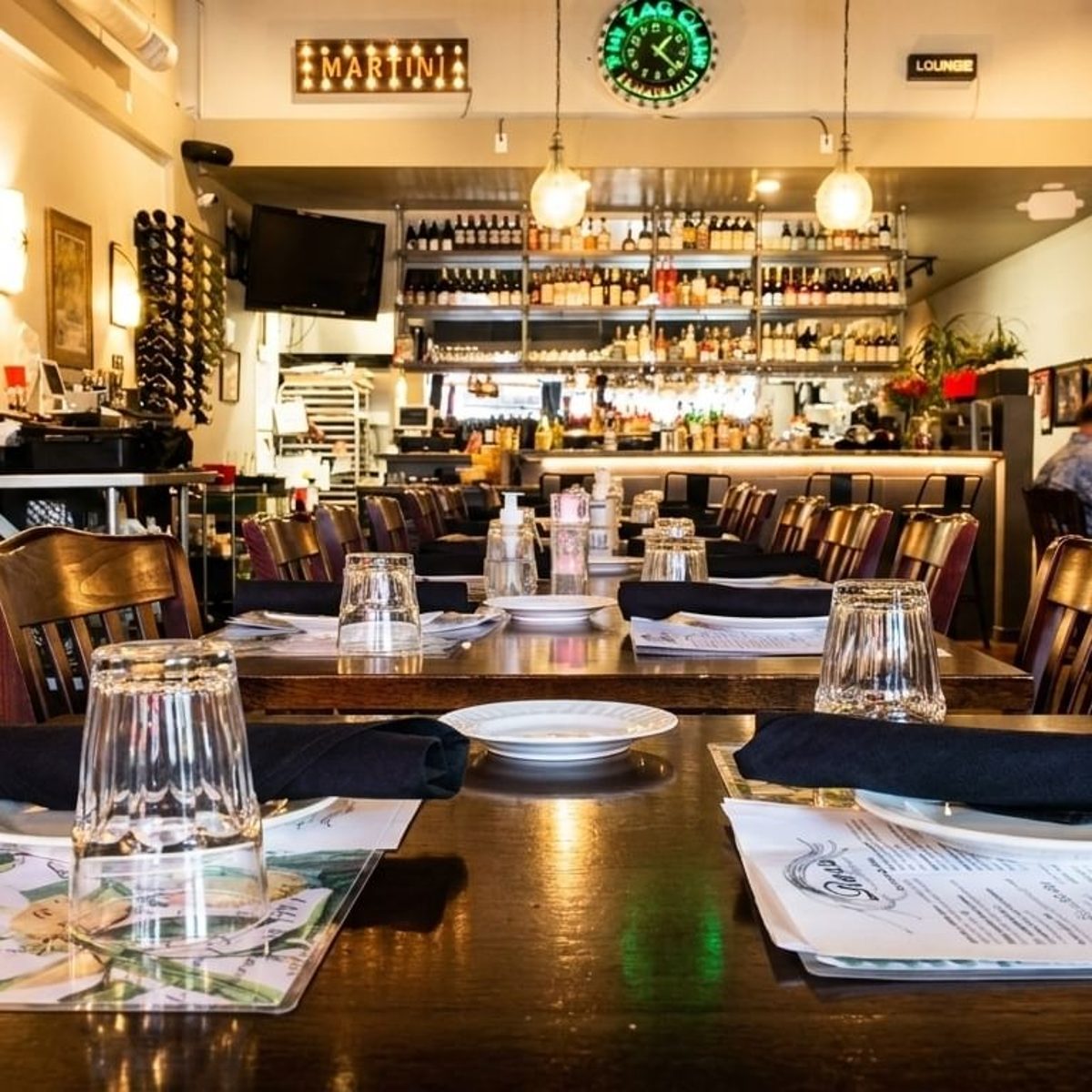Reserve Your Table at Roxx on Main